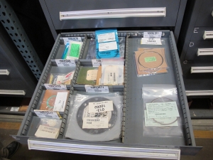 STANLEY VIDMAR HEAVY DUTY 5-DRAWER PARTS CABINET W/ CONTENTS (W-50) LOADING & HANDLING FEE $25-